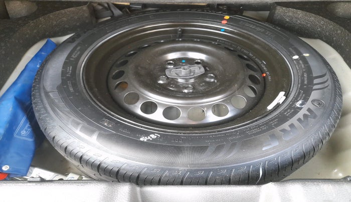 2023 Maruti BREZZA VXI SMART HYBRID, Petrol, Manual, 24,986 km, tyre