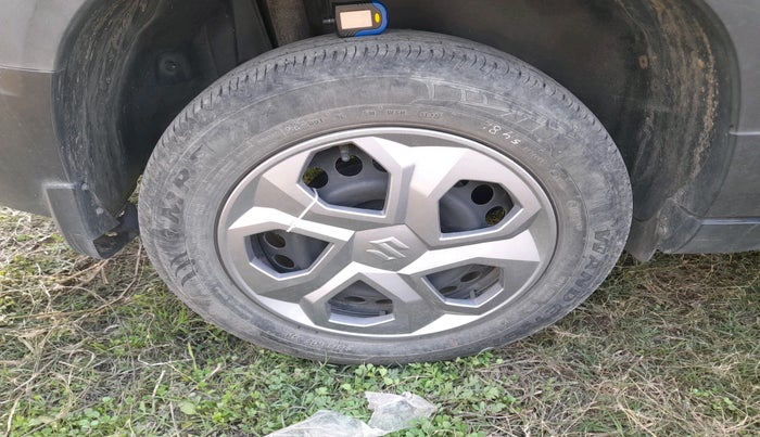 2023 Maruti BREZZA VXI SMART HYBRID, Petrol, Manual, 24,986 km, tyre