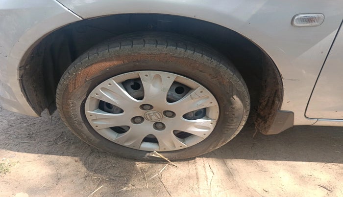 2013 Honda Amaze 1.2L I-VTEC S, Petrol, Manual, 1,41,944 km, tyre