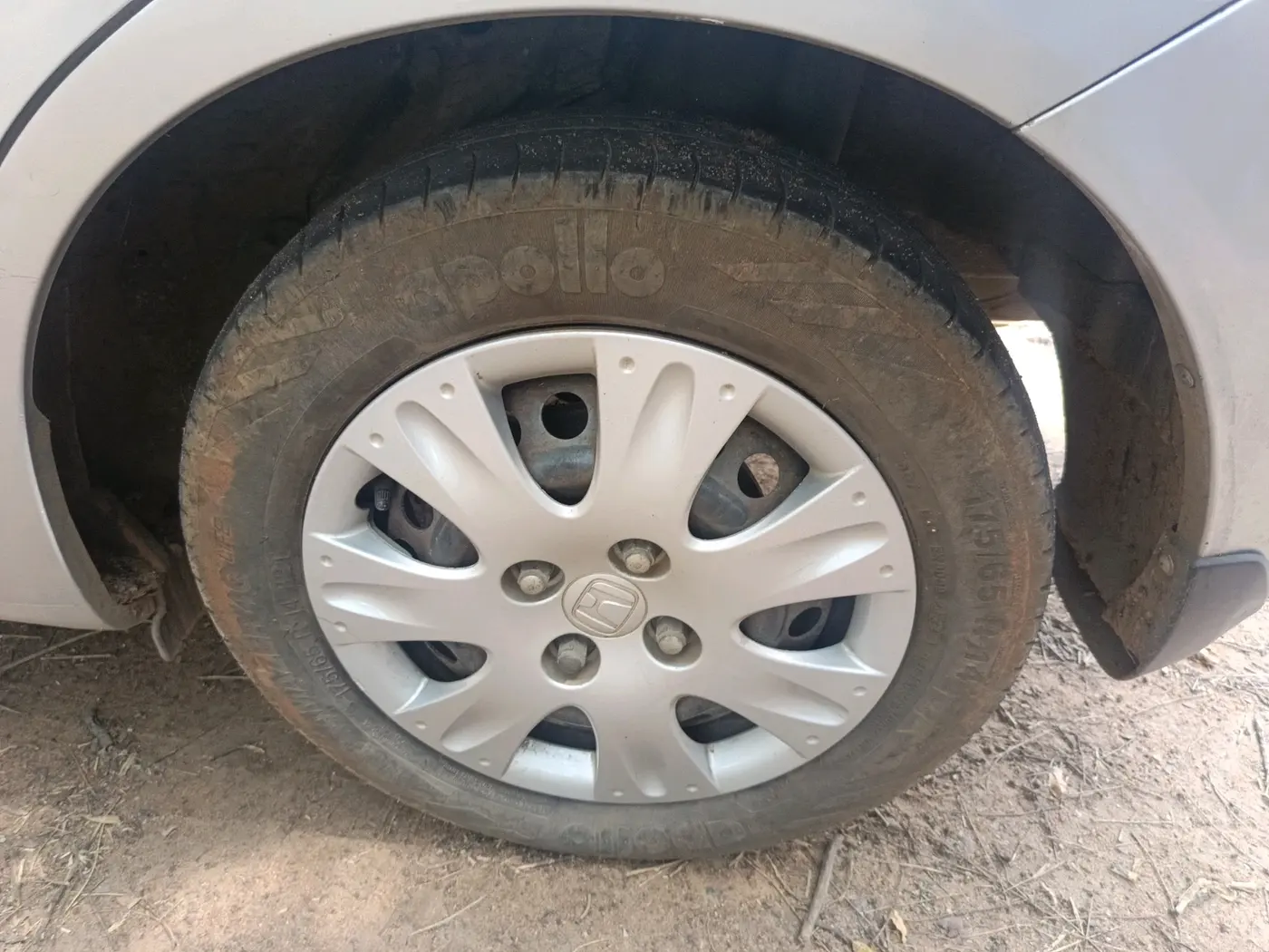 2013 Honda Amaze 1.2L I-VTEC S, Petrol, Manual, 1,41,944 km, tyre