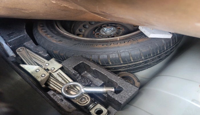 2013 Honda Amaze 1.2L I-VTEC S, Petrol, Manual, 1,41,944 km, tyre