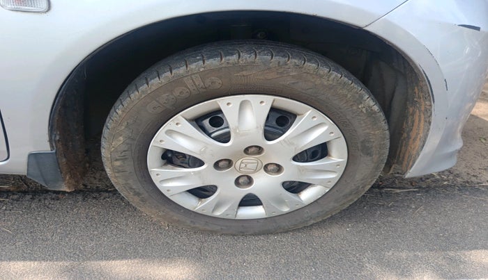 2013 Honda Amaze 1.2L I-VTEC S, Petrol, Manual, 1,41,944 km, tyre