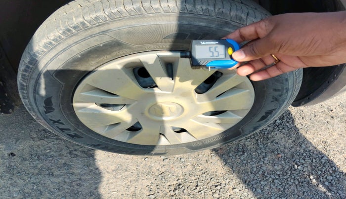 2013 Maruti Swift VXI, Petrol, Manual, 1,41,124 km, tyre