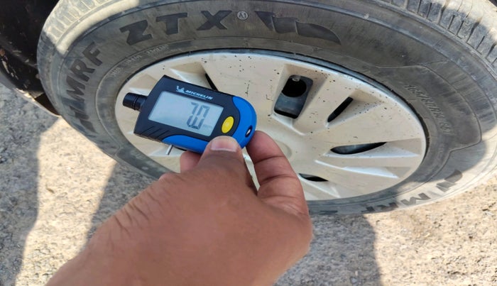 2013 Maruti Swift VXI, Petrol, Manual, 1,41,124 km, tyre