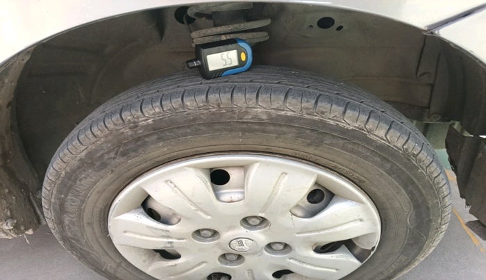 2014 Maruti Wagon R 1.0 LXI CNG, Petrol, Manual, 1,95,787 km, tyre