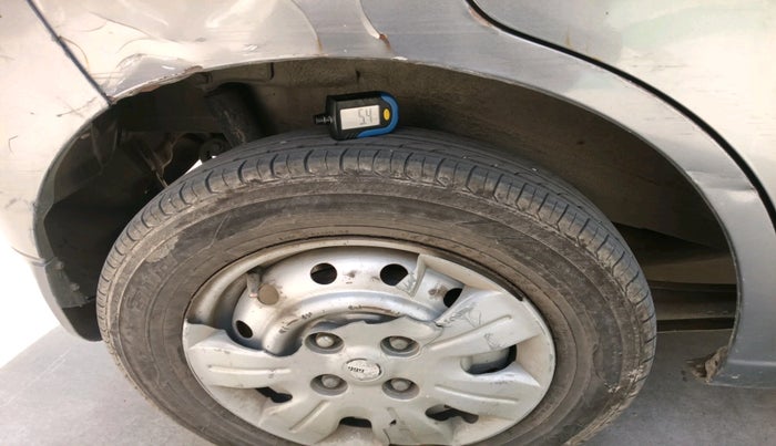 2014 Maruti Wagon R 1.0 LXI CNG, Petrol, Manual, 1,95,787 km, tyre