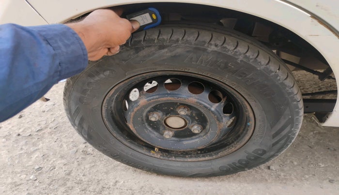 2015 Maruti Alto 800 LXI, Petrol, Manual, 1,42,752 km, tyre