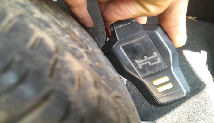 2016 Hyundai Grand i10 MAGNA 1.2 KAPPA VTVT, CNG, Manual, 1,27,738 km, tyre