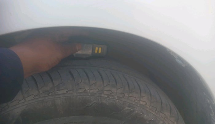 2011 Maruti Swift LXI, Petrol, Manual, 76,144 km, tyre