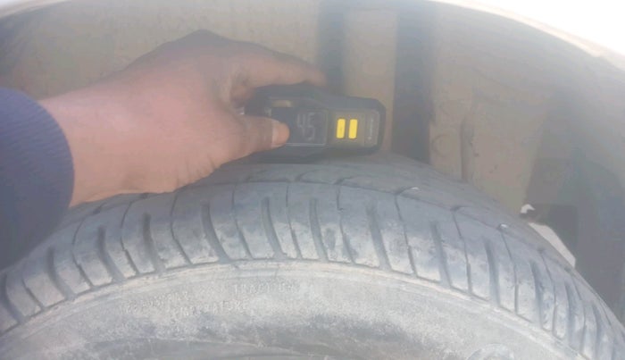 2011 Maruti Swift LXI, Petrol, Manual, 76,144 km, tyre