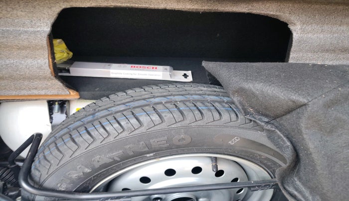 2022 Maruti New Wagon-R LXI CNG 1.0, Petrol, Manual, 10,985 km, tyre