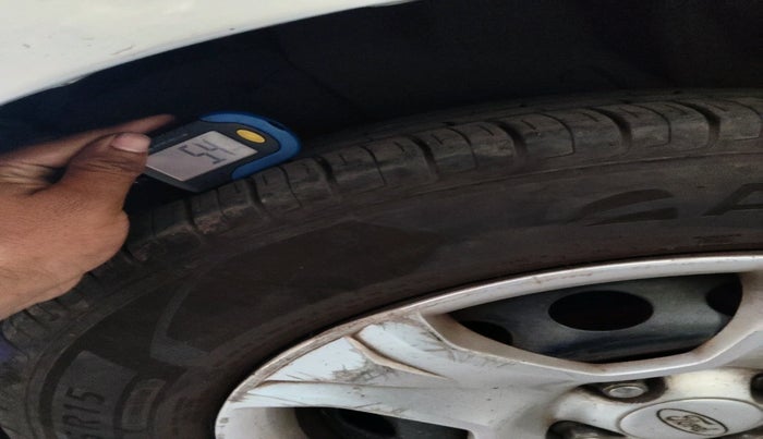 2014 Ford Ecosport TREND 1.5L PETROL, Petrol, Manual, 1,24,993 km, tyre