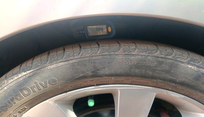 2011 Hyundai Verna FLUIDIC 1.6 VTVT SX, Petrol, Manual, 1,00,945 km, tyre