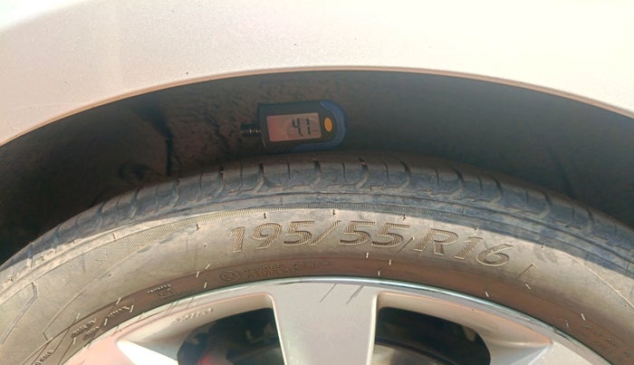 2011 Hyundai Verna FLUIDIC 1.6 VTVT SX, Petrol, Manual, 1,00,945 km, tyre