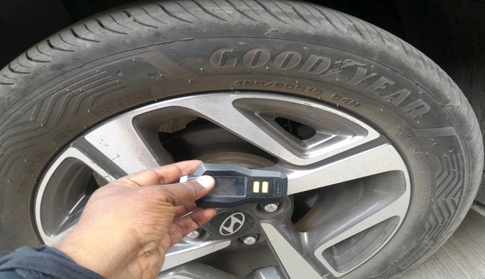 2023 Hyundai AURA SX 1.2 CNG, Petrol, Manual, 1,11,829 km, tyre