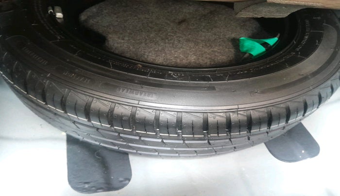 2023 Hyundai AURA SX 1.2 CNG, Petrol, Manual, 1,11,829 km, tyre