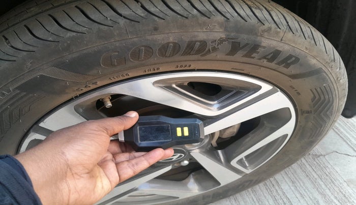 2023 Hyundai AURA SX 1.2 CNG, Petrol, Manual, 1,11,829 km, tyre