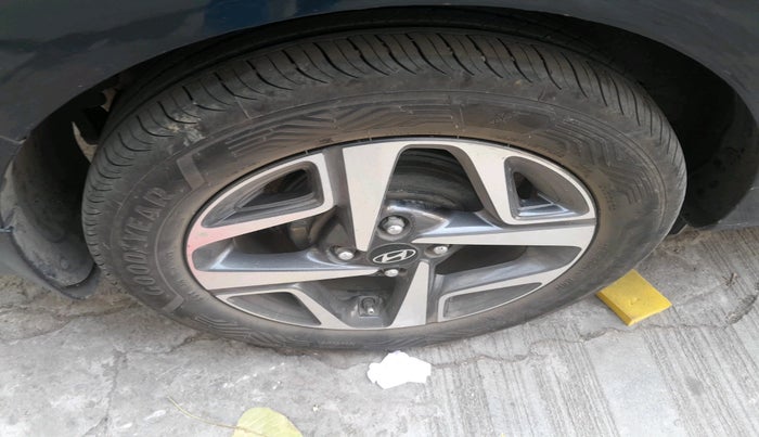 2023 Hyundai AURA SX 1.2 CNG, Petrol, Manual, 1,11,829 km, tyre