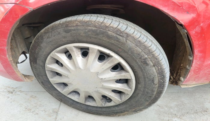 2011 Maruti Swift VXI, Petrol, Manual, 1,02,184 km, tyre