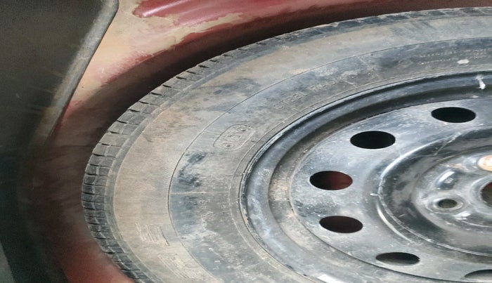 2011 Maruti Swift VXI, Petrol, Manual, 1,02,184 km, tyre