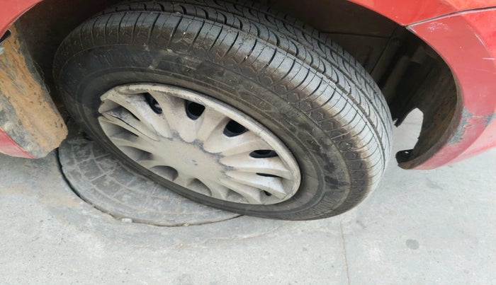 2011 Maruti Swift VXI, Petrol, Manual, 1,02,184 km, tyre