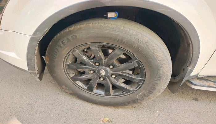 2017 Mahindra XUV500 W10 AT, Diesel, Automatic, 63,809 km, tyre