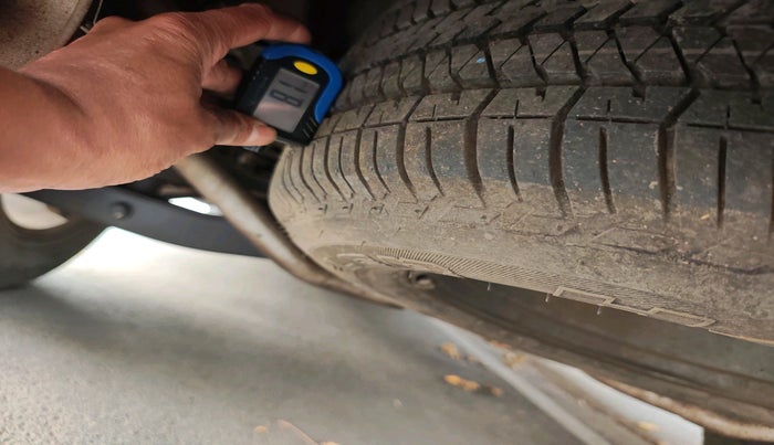 2017 Mahindra XUV500 W10 AT, Diesel, Automatic, 63,809 km, tyre