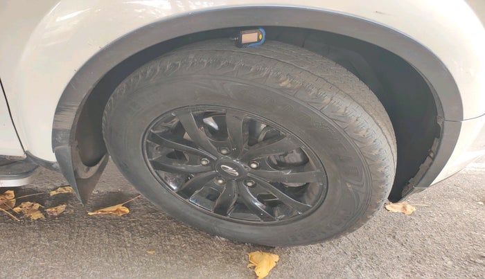 2017 Mahindra XUV500 W10 AT, Diesel, Automatic, 63,809 km, tyre