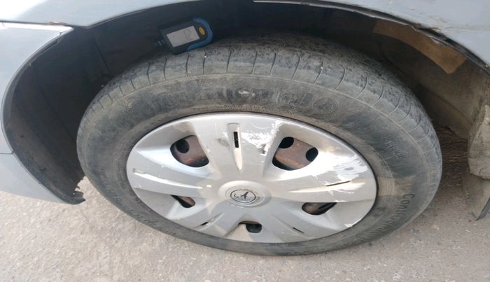 2011 Toyota Etios Liva G, Petrol, Manual, 76,879 km, tyre