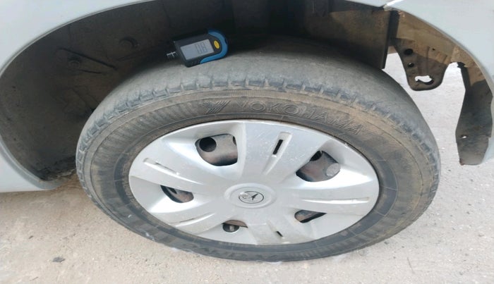 2011 Toyota Etios Liva G, Petrol, Manual, 76,879 km, tyre