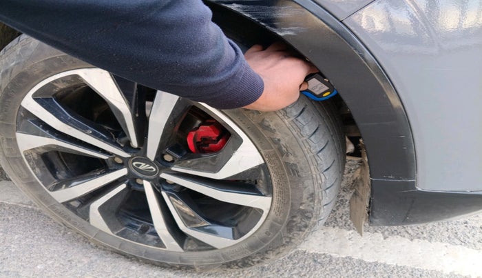 2020 Mahindra XUV300 W6 1.2 PETROL, Petrol, Manual, 88,847 km, tyre