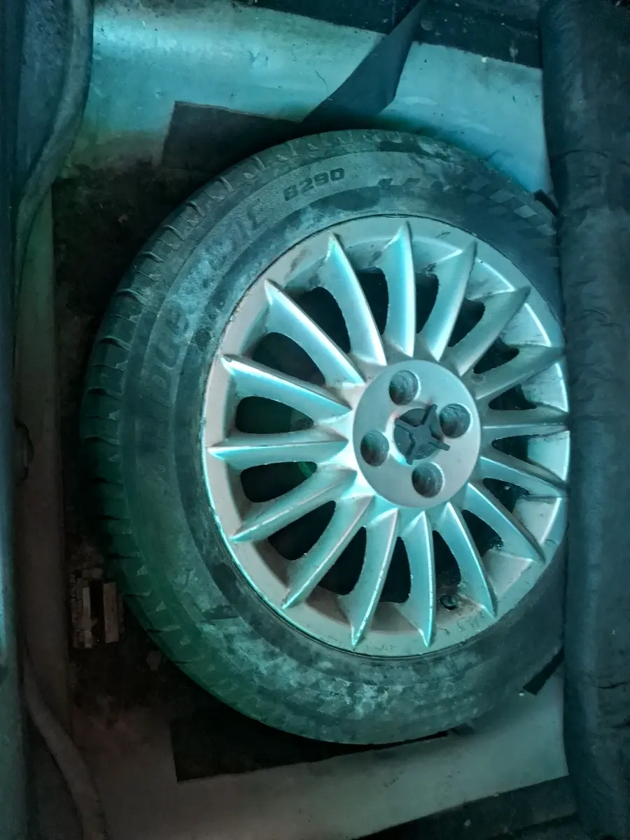2011 Fiat Linea T JET, Petrol, Manual, 1,00,100 km, tyre