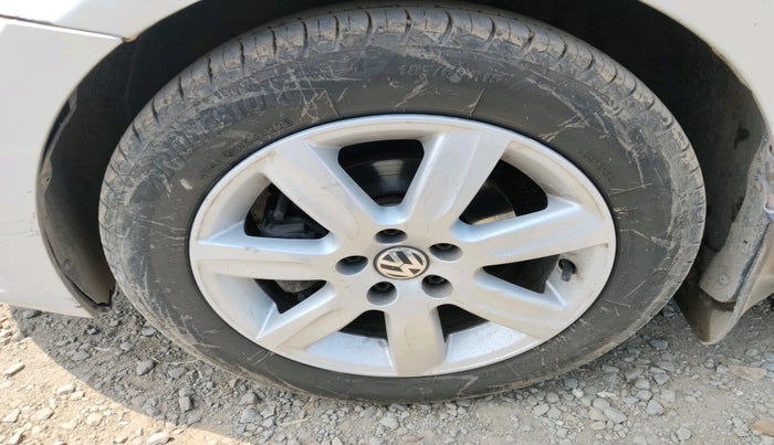 2011 Volkswagen Vento HIGHLINE PETROL AT, Petrol, Automatic, 1,06,161 km, tyre