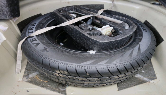 2011 Volkswagen Vento HIGHLINE PETROL AT, Petrol, Automatic, 1,06,161 km, tyre