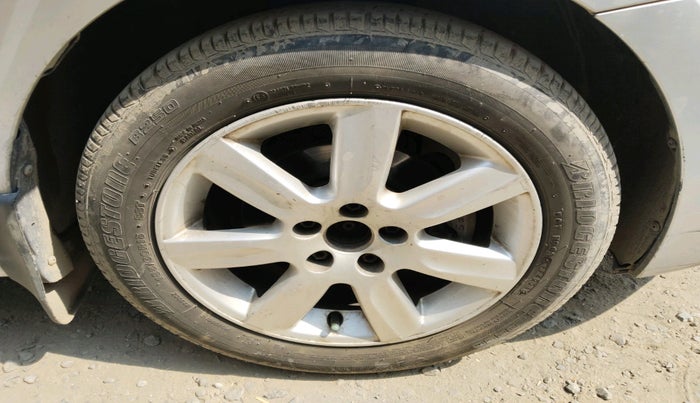 2011 Volkswagen Vento HIGHLINE PETROL AT, Petrol, Automatic, 1,06,161 km, tyre