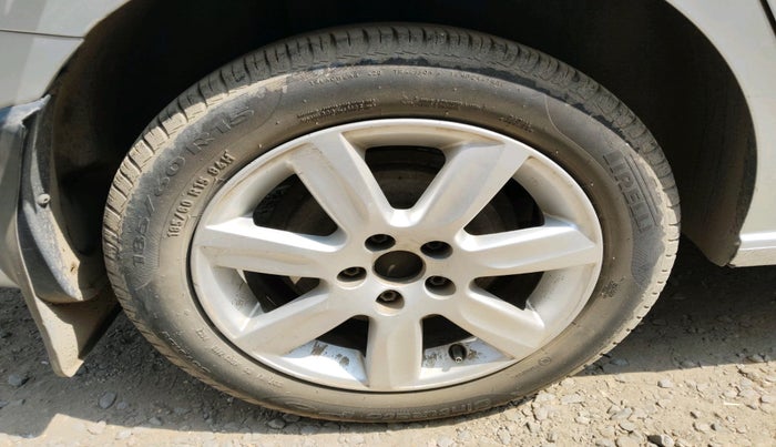 2011 Volkswagen Vento HIGHLINE PETROL AT, Petrol, Automatic, 1,06,161 km, tyre