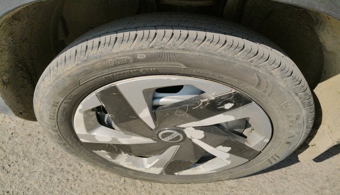 2024 Nissan MAGNITE  XE AMT EZ Shift, Petrol, Automatic, 25,366 km, tyre