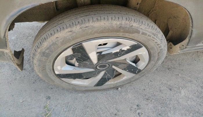 2024 Nissan MAGNITE  XE AMT EZ Shift, Petrol, Automatic, 25,366 km, tyre