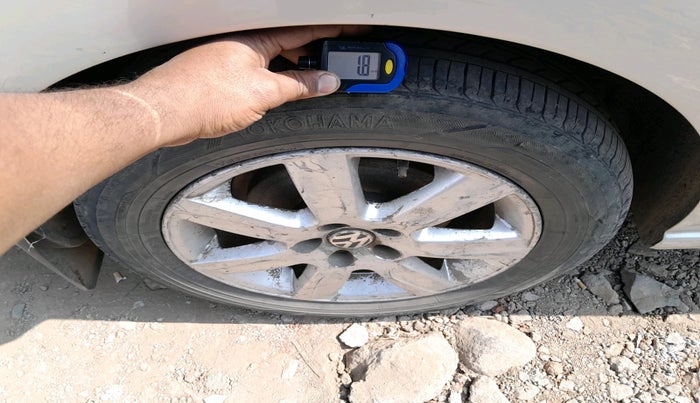 2011 Volkswagen Vento HIGHLINE 1.6 MPI, Petrol, Manual, 74,819 km, tyre