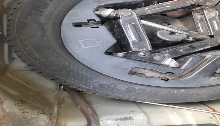 2016 Mahindra Kuv100 K4 PLUS 6 STR, Petrol, Manual, 1,13,552 km, tyre