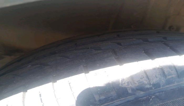 2011 Honda CRV 2.4L 2WD AT, Petrol, Automatic, 1,87,556 km, tyre