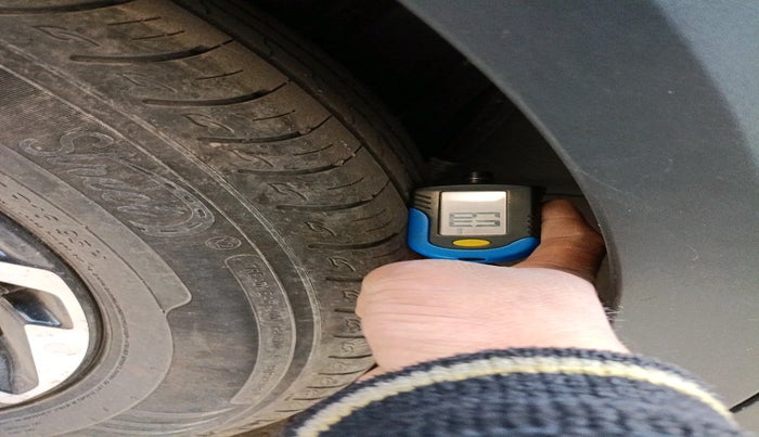 2023 KIA CARENS LUXURY PLUS 1.5 IMT PETROL, Petrol, Manual, 28,231 km, tyre