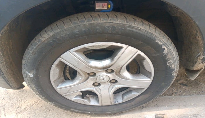 2022 Renault TRIBER RXT, Petrol, Manual, 30,223 km, tyre