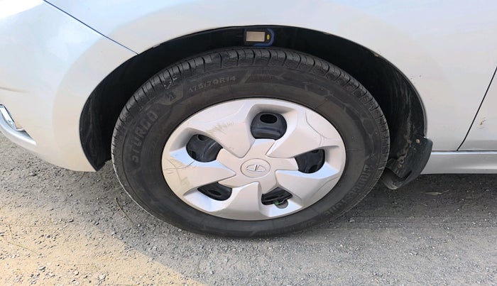2017 Tata Tiago XZ PETROL, Petrol, Manual, 41,597 km, tyre