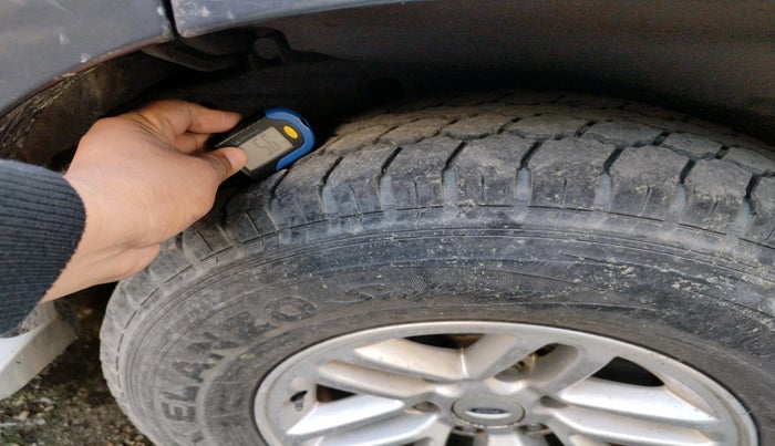 2011 Ford Endeavour 2.5L 4X2 MT, Diesel, Manual, 1,90,323 km, tyre