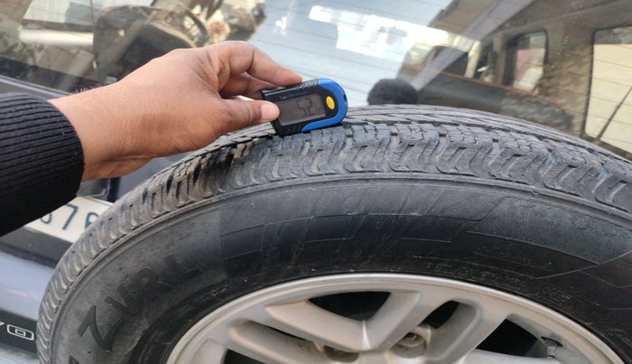 2011 Ford Endeavour 2.5L 4X2 MT, Diesel, Manual, 1,90,323 km, tyre