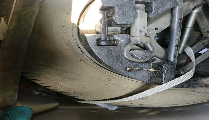 2017 Volkswagen Polo HIGHLINE PLUS 1.2(16 ALLOY, Petrol, Manual, 1,14,672 km, tyre