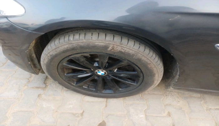 2011 BMW 5 Series 520D 2.0, Diesel, Automatic, 1,01,661 km, tyre