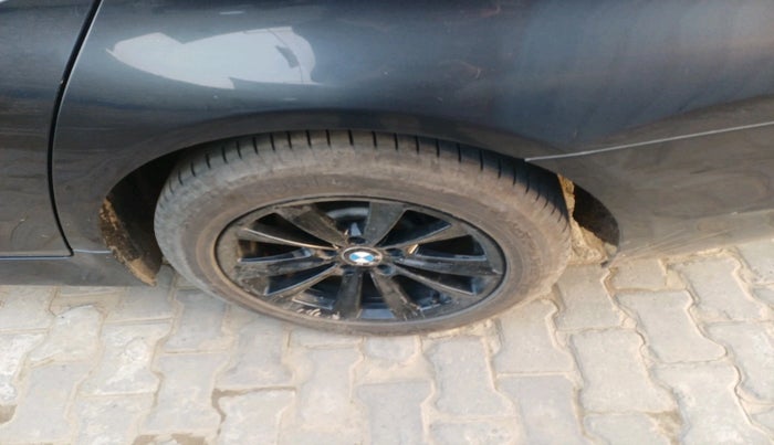 2011 BMW 5 Series 520D 2.0, Diesel, Automatic, 1,01,661 km, tyre