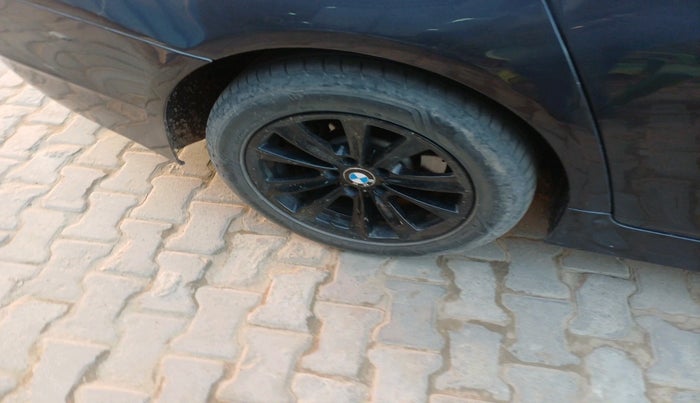 2011 BMW 5 Series 520D 2.0, Diesel, Automatic, 1,01,661 km, tyre